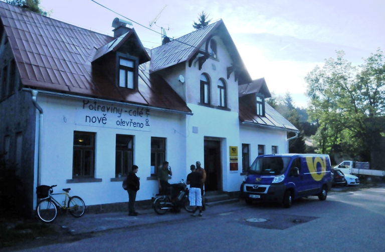 Občané a hosté Bedřichova mají poštovní úřad Partner v obchodu s potravinami